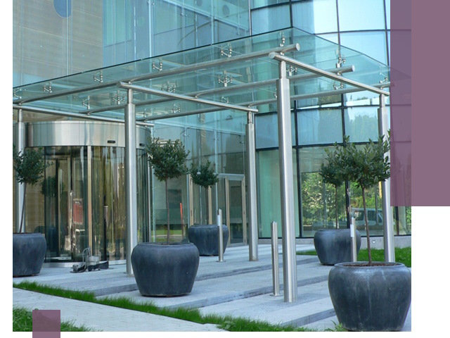 Навесы из стекла на заказ в Губахе — монтаж и установка