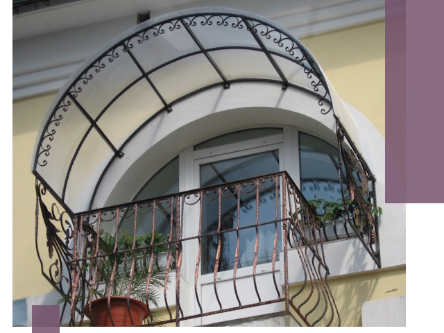 Козырьки над балконом в Губахе — изготовление и монтаж